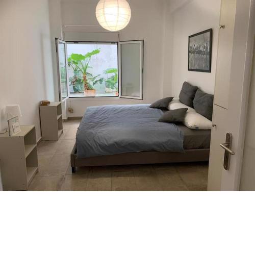 Downtown Athens flat - sleeps 4