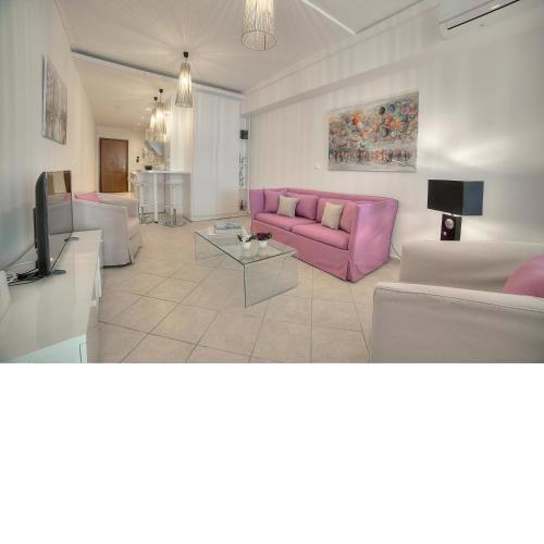Downtown Glyfada smart apartment