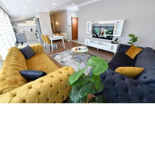 DOWNTOWN LUXURY APARTMENT