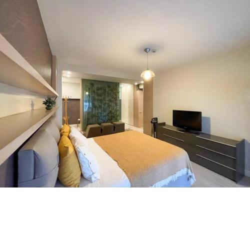 Downtown Oasis - Spacious Modern 3-BR Flat near Beachpark