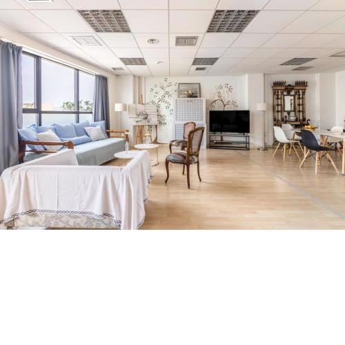 Downtown Spacious Loft near St. Minas Cathedral