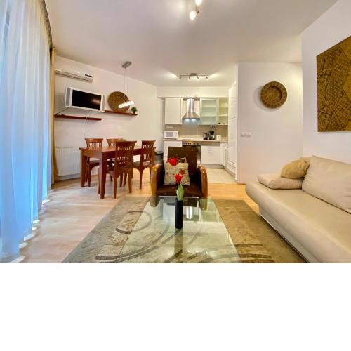 Downtown Vibe-King Apartments II
