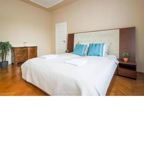 Downtown Vintage Home by Bella