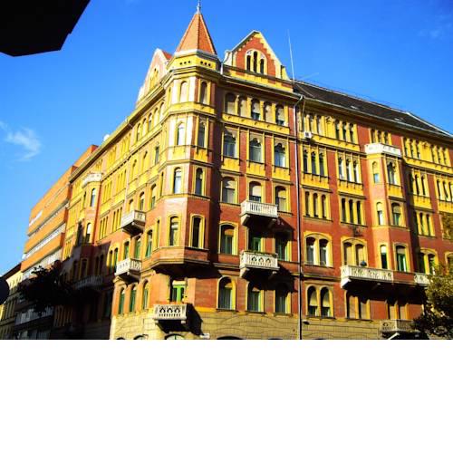 Dr. Blondy Apartments