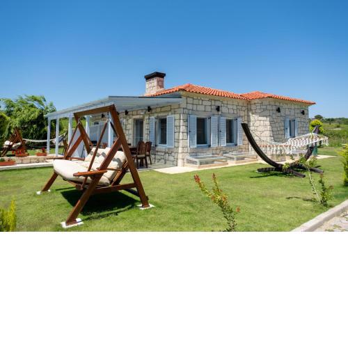 Dreamy Villa near Beach with Backyard in Bozcaada