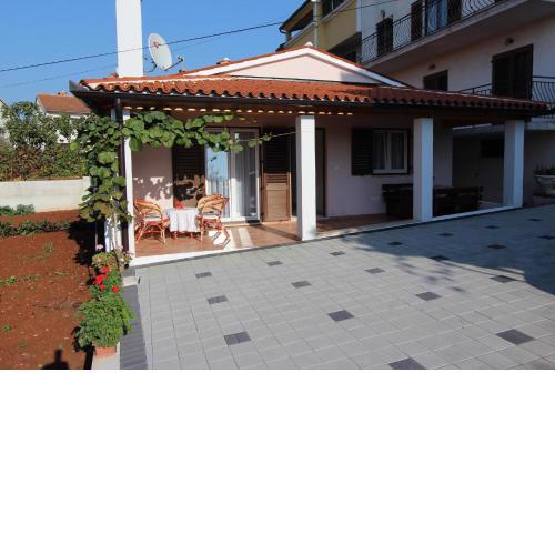 DUJMOVIC Superior Bungalow wTerrace BIBA