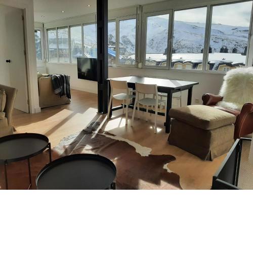 DunaSki - Top views from all rooms, 3 bd - 2 wc, 50m from slopes, fireplace, massive windows and sunlight!