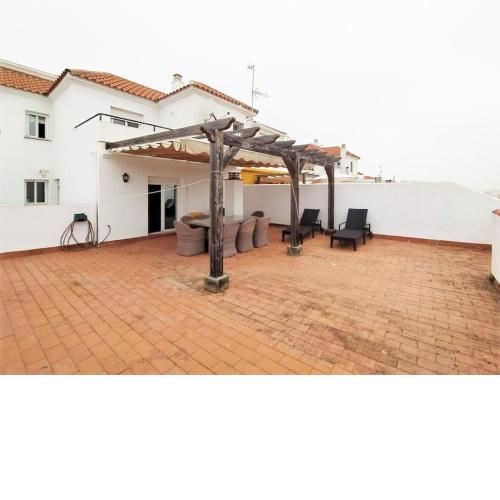 Dúplex atico con gran terraza, piscina y a pocos metros de la playa