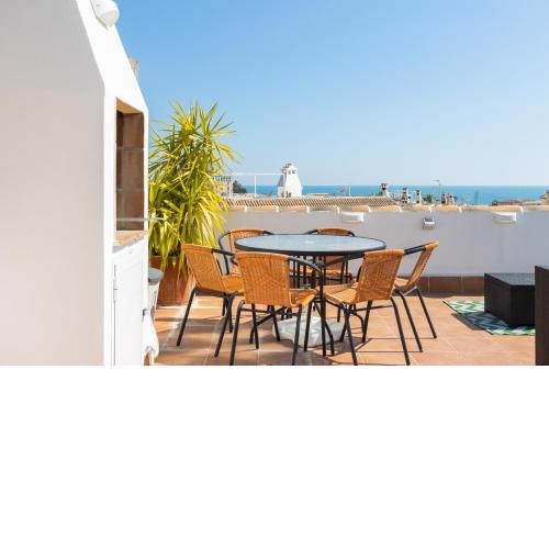 Duplex en planta alta con vistas al mar y acceso piscina