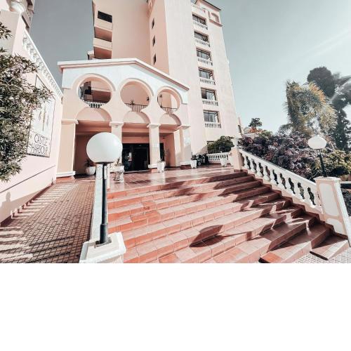 Duplex in Castle Harbour, Heated Pool, Ocean View LC517
