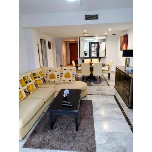 Duquesa - 4 bedroom apt, 3 bathrooms near to port