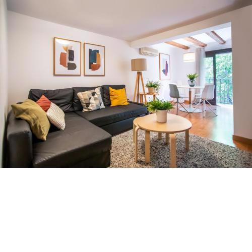 E3VAL480 - Newly Decorated Flat closed to the cent