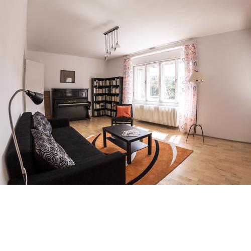 Ebony Pianino Apartment