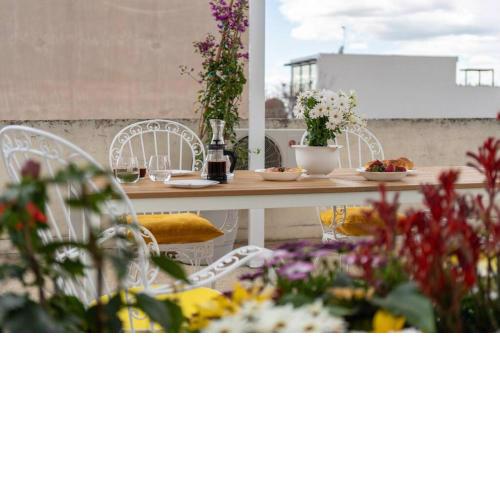 Ebullience - Stylish & Chic Athens Apartment