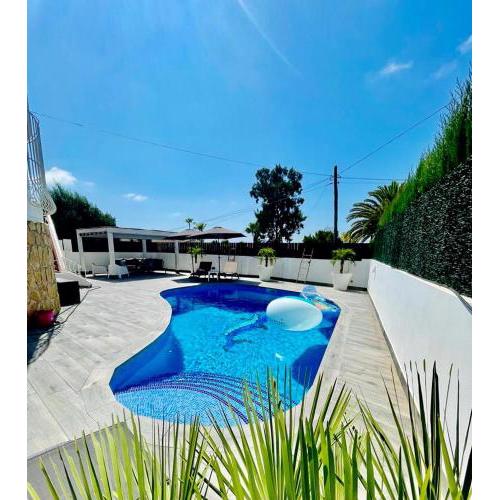 Echappee ensoleillee a Moraira dans une villa pour 8