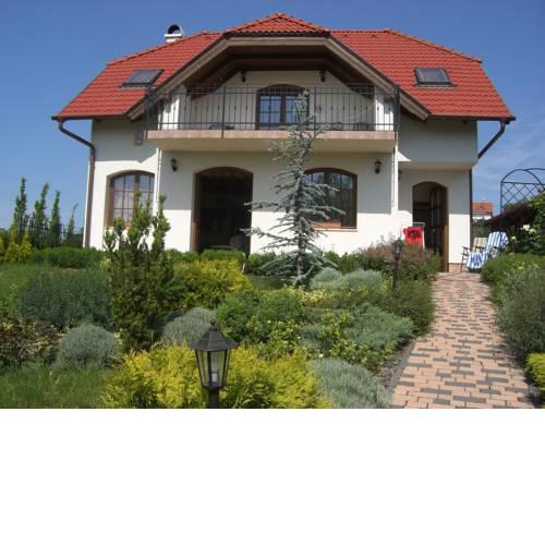 Eden Holiday Home
