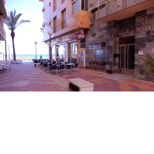 Edificio 1º línea de playa, en paseo marítimo de Torrevieja, Alicante, Costa Blanca