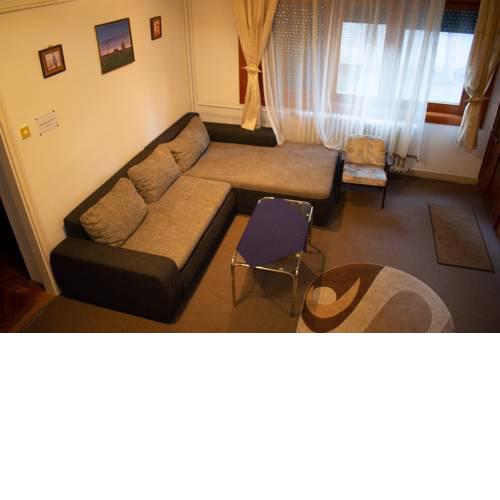Edit Apartmanház