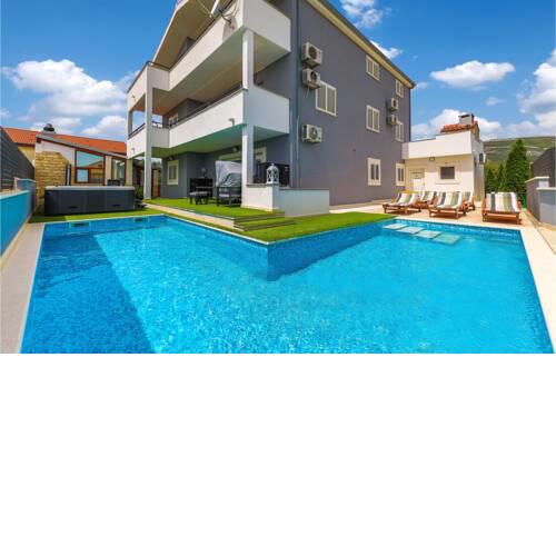 Eight-Bedroom Holiday Home in Kastel Novi