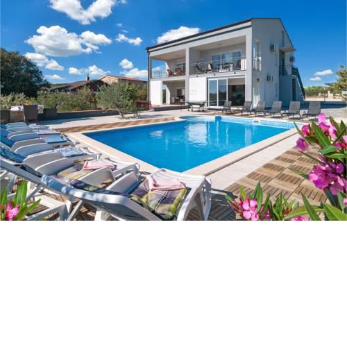 Eight-Bedroom Holiday Home in Vrsine-Marina