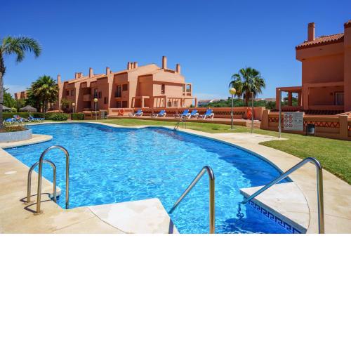 El Faro beachfront apartment with pool Ref 177