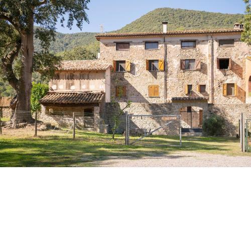 El Lledoner: Masia Rural amb Piscina a la Garrotxa