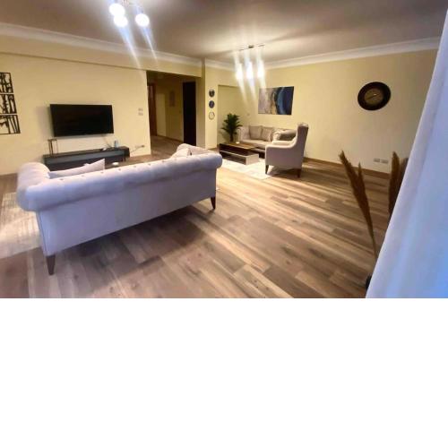 Elegant 5th settlement flat