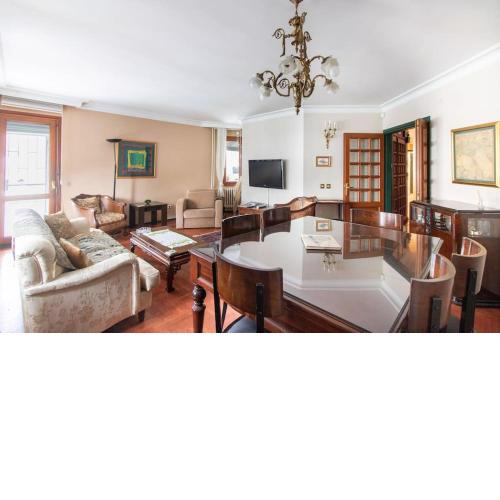Elegant and Bright 2BR Flat near Sea & Bagdat Ave