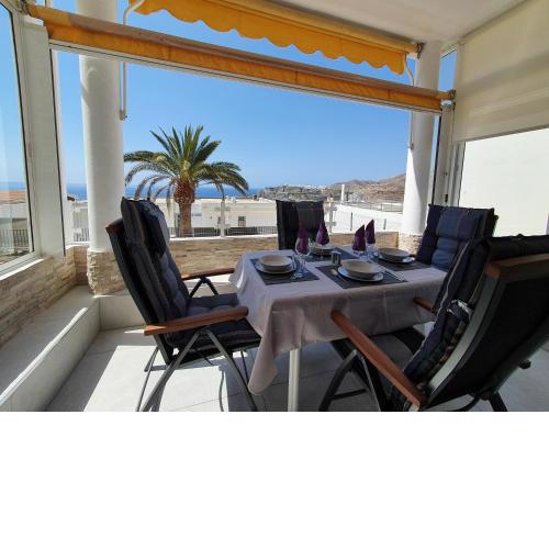 Elegant and Spacious Apartment with Sea vieuw