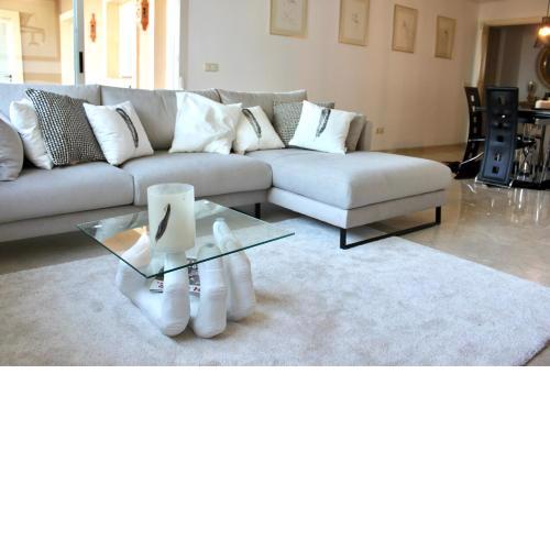 Elegant and spacious garden apartment with beautiful views