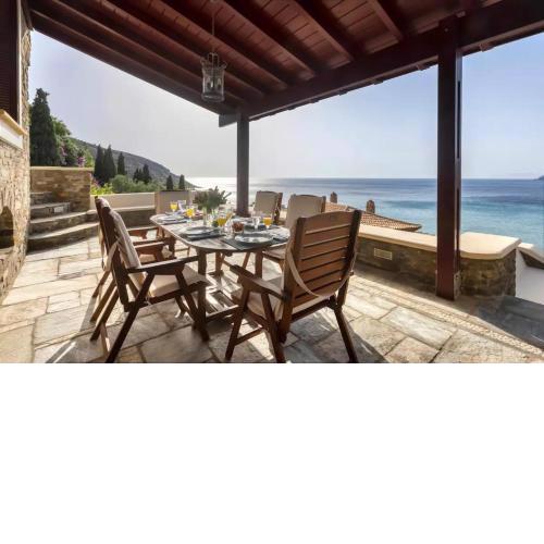 Elegant Andros Beach House - Villa Stenies Anatoli - 5 bedrooms - Stunning SeaViews - Piso Gyalia Beach