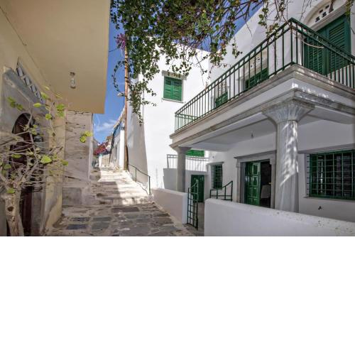 Elegant apartment in a Stonehouse in the old Heart of Tinos Town