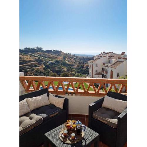 Elegant apartment with fantastic views At the top of Calahonda