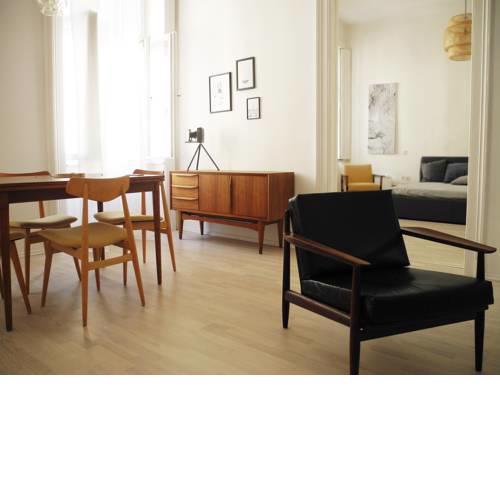 Elegant central flat