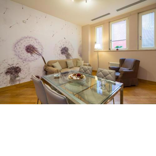 Elegant Flat at Municipio by Napoliapartments