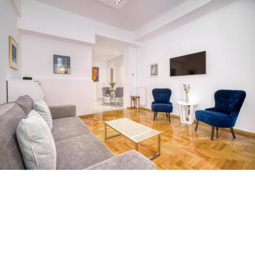 Elegant Light Two Bedroom Apartment in City Center