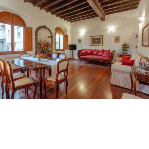 Elegant Ramaglianti flat -santo spirito district
