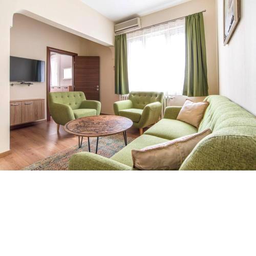 Elegant & Stylish 2 Bedroom Top Central Apartment