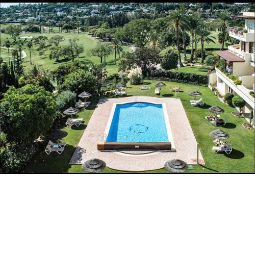 Elegant suit in Hotel Del Golf, 5 stars & front line golf in Puerto Banus
