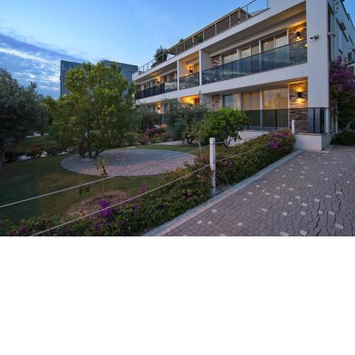 Elia Apartments