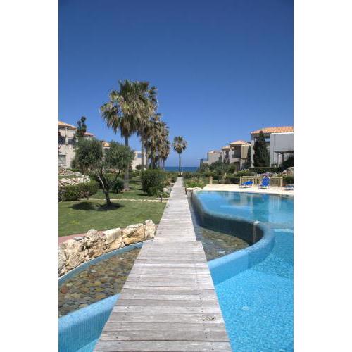 Elias 1-Bedroom Apartment on beach with pool