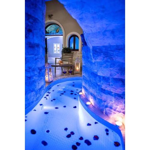 Elite Santorini Villa 1 Bedroom Villa Cycladic Character Private Jacuzzi and Air Conditioning Fira
