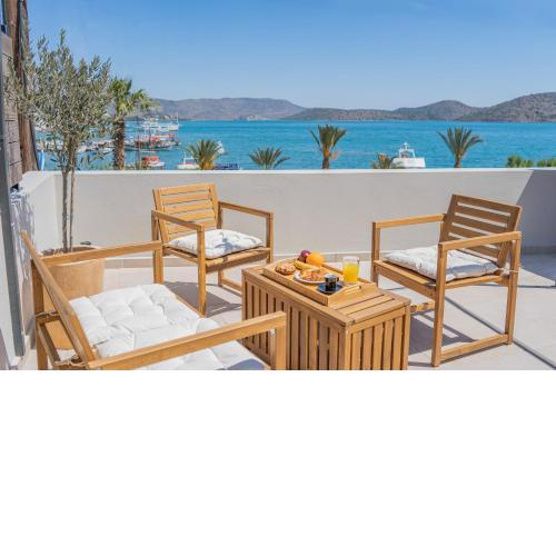 Elounda Helios Luxury Apartment with Rooftop Jacuzzi