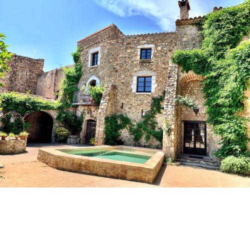 ELS RACONS DEL FORT Castle in wine territory