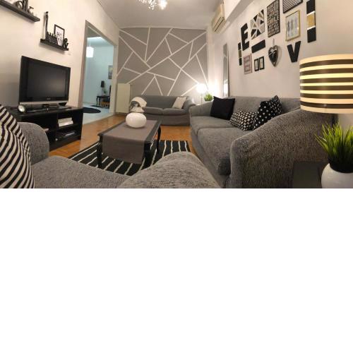 Elsa's Clever City Apartment