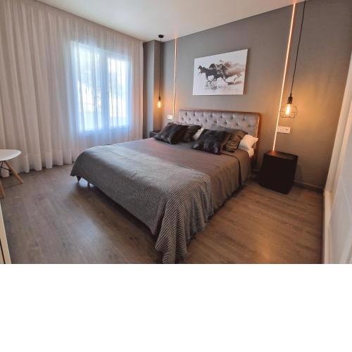 Emerald Apartment - Spacious Modern 2 Bedroom