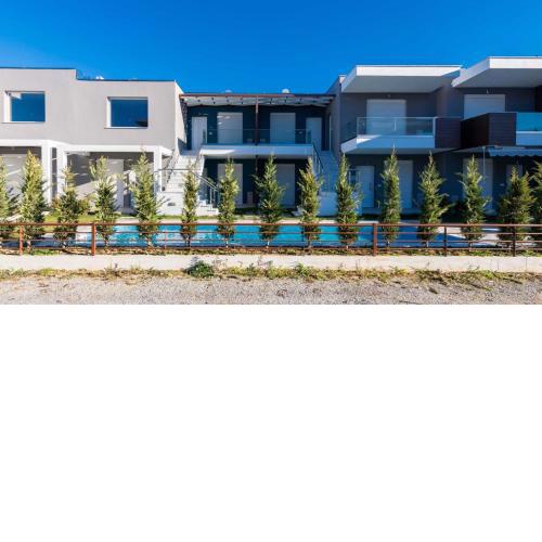 Emerald Luxury Suites & Pool II