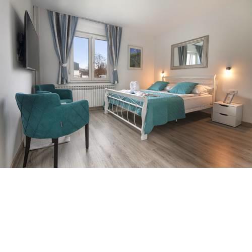 Emerald Studio Apartment