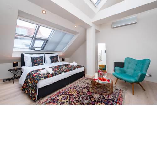 EMPIRENT Wenceslas Square Apartments