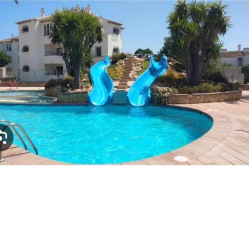 En Denia, urbanización el palmar con piscina, toboganes y chiringuito